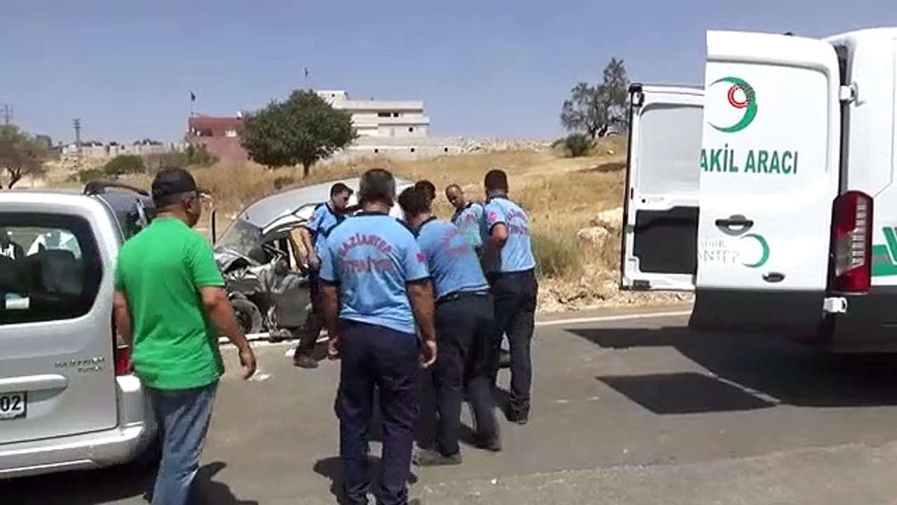 Accident catastrophique à Gaziantep： 1 mort, 8 blessés Des véhicules utilitaires légers sont entrés en collision frontale