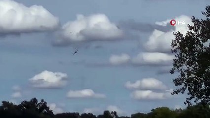 ABD'de Uçuş Gösterisinde Uçak Apartmanın Otoparkına Düştü