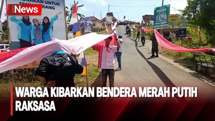 Ratusan Warga Banyumas Kibarkan Bendera Merah Putih Raksasa