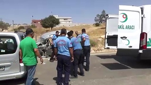 Accident catastrophique à Gaziantep： 1 mort, 8 blessés Des véhicules utilitaires légers sont entrés en collision frontale