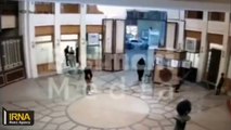Şah Çerağ Türbesi'nin güvenlik kameralarına yansıyan teröristin türbeye giriş anı