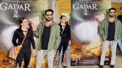 Télécharger la video: Zayed Khan And Malaika Parekh At The Special Sceening Of Gadar Starrer Sunny Deol And Ameesha Patel