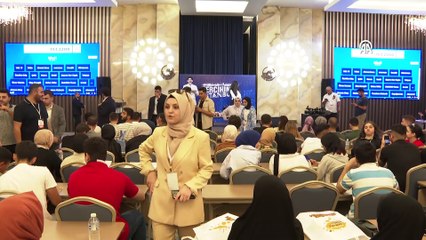 İSTANBUL - Bakan Bak, Fatih'te gençlerle bir araya geldi