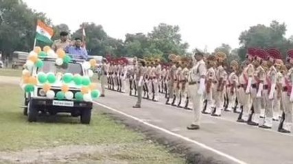 रीवा: स्वतंत्रता दिवस की तैयारी में डूबा जिला, फाइनल रिहर्सल में एडीएम ने किया ध्वजारोहण