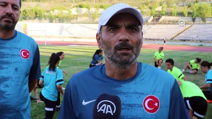 KARABÜK - İşitme Engelli Kadın Milli Futbol Takımı, Dünya Şampiyonası'nda başarıya odaklandı