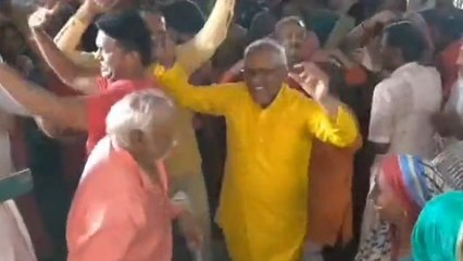 हटा: भक्तिमय माहौल में जमकर झूमे विधायक, सोशल मीडिया पर Video वायरल