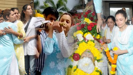 Ankita Lokhande के पिता का अंतिम संस्कार, नम आँखों से बेटी ने दी विदाई