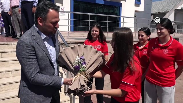 EDİRNE - Gençlik ve Spor Bakan Yardımcısı Enes Eminoğlu, milli sporcularla bir araya geldi