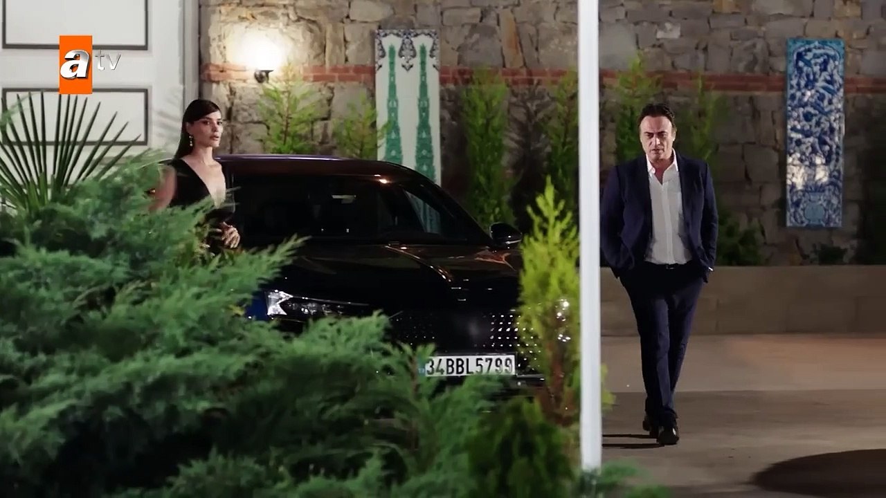 Üvey Anne Season 1 Episode 8 : Faruk ve Serap'ın kışkırtıcı sahneleri
