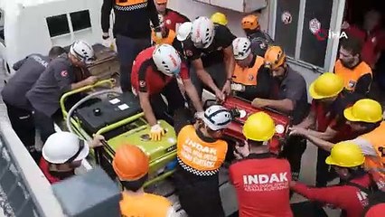 7.2 büyüklüğündeki depremi canlandırdılar