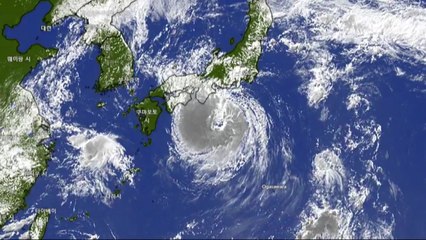 7호 태풍 '란'은 일본으로...날짜 변경선 넘어온 8호 '도라' / YTN