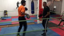 AMASYA - Tavsiye üzerine başladığı boksta 14 yaşında Türkiye şampiyonu oldu