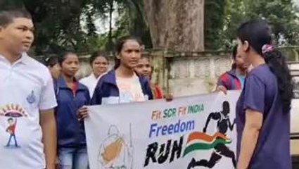 मंड़ला: तिरंगा लेकर कलेक्टर ने अधिकारियों के साथ लगाई दौड़, देश प्रेम का संदेश