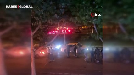 Trafiği kesen magandalar sireni duyunca zincir böyle bozuldu