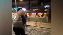 AK Partili Kasapoğlu, İzmir'de mekanda şarkı söyleyen vatandaşlara eşlik etti