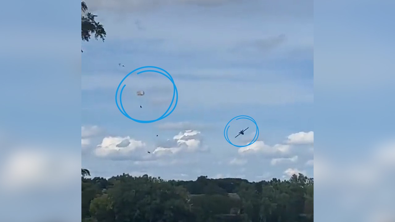 États-Unis : deux pilotes s’éjectent de leur avion de chasse en plein meeting aérien