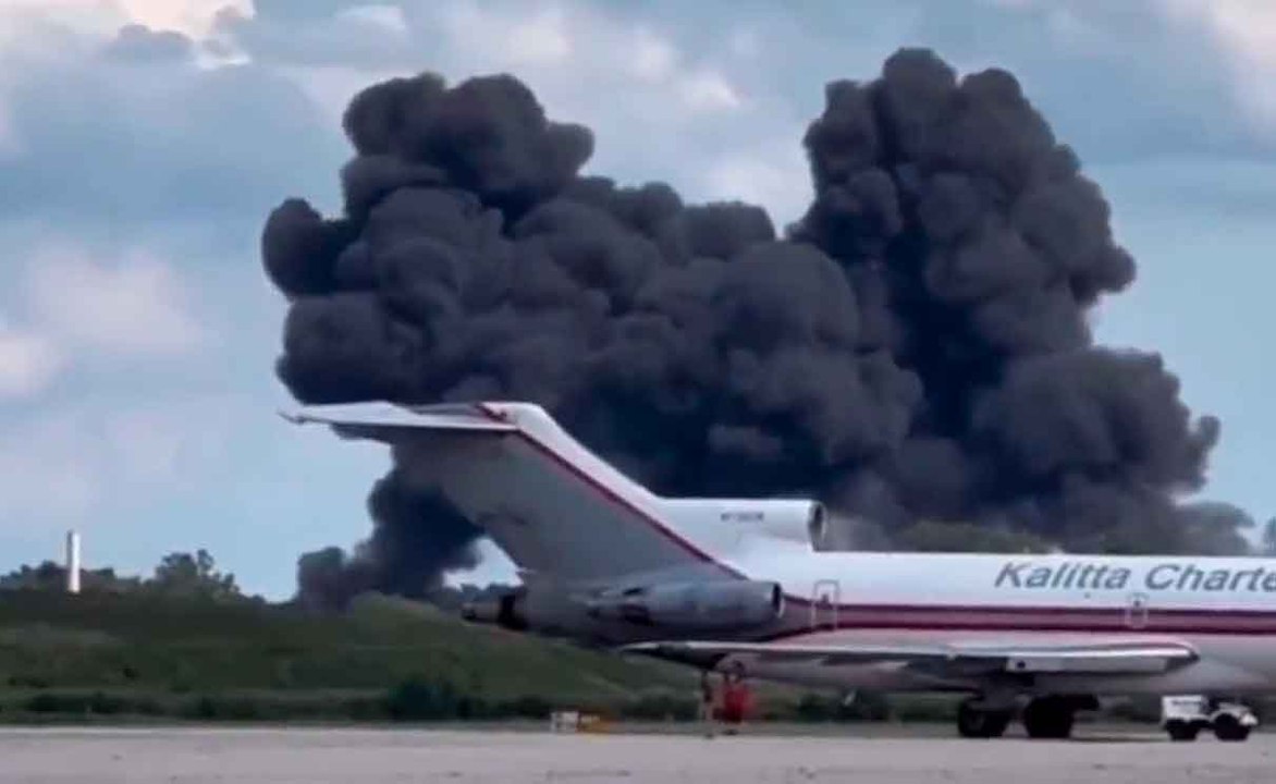 Video: MIG-23 stürzt während einer Flugshow in den USA ab