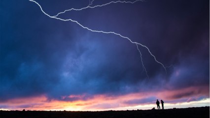 Télécharger la video: Unwetter im Sommer: Wie entstehen eigentlich Gewitter?