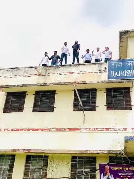 छात्रसंघ चुनाव पर रोक से छात्रनेता आक्रोशित, मत्स्य विवि में किया प्रदर्शन, देखे वीडियो
