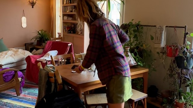 À Paris, ils prêtent leur appartement à des familles sans abri pendant leurs vacances