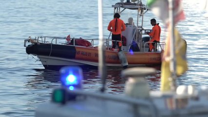 Sbarcati al porto di Napoli  i 76 naufraghi soccorsi da Emergency
