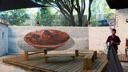 El alfar de Pedro Mercedes no cierra en verano y ya diseña su otoño