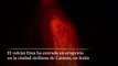 El momento de la erupción del volcán Etna en Italia