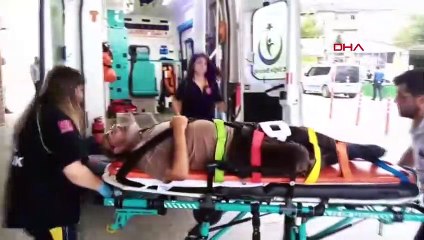 İnegöl'de hafriyat kamyonu ile servis midibüsü çarpıştı: 1 yaralı