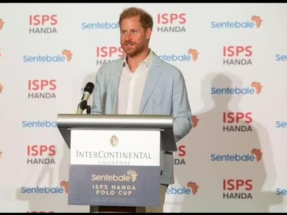 Il principe Harry deriso da Karren Brady mentre il fratello William "lo picchia nel proprio cortile"