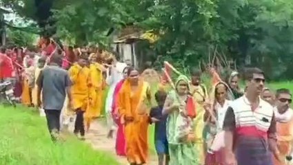 नर्मदापुरम: 400 कांवड़ियों ने निकाली 21 किमी की कांवड़ यात्रा, किया बाबा भोलेनाथ का अभिषेक