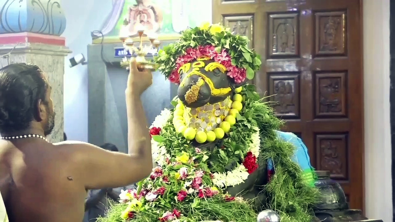 தேனி: மீனாட்சி சுந்தரேஸ்வரர் கோவிலில் சிறப்பு அபிஷேக தீபாராதனை - பொதுமக்கள் வழிபாடு