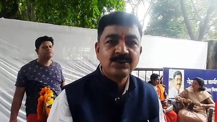 देखो ... Bhilai निगम में नेता प्रतिपक्ष बैठे झाड़ के नीचे