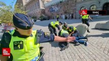 İsveç'te Kur'an'ı yakmayı durdurun protestosuna polis müdahalesi
