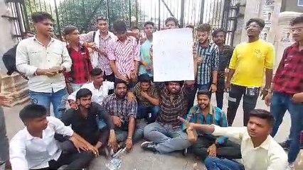 खून से पत्र लिखकर छात्रसंघ चुनाव करवाने की मांग उठाई