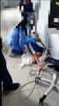 Por falta de camillas, en el suelo atienden a los pacientes en el Hospital Escuela