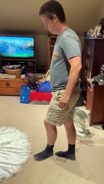 Le mari réagit à la robe de mariée de 28 ans