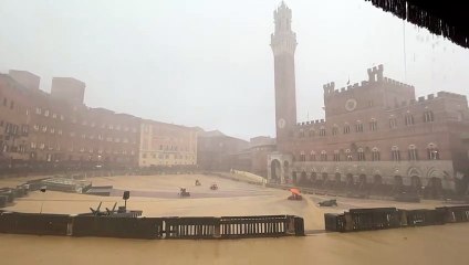 Siena, il temporale ferma la terza prova del Palio