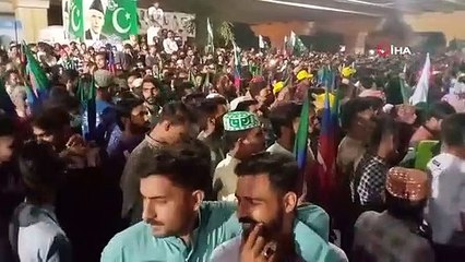 Un incendie s'est ouvert en l'air le jour de l'indépendance du Pakistan : 2 morts, 50 blessés