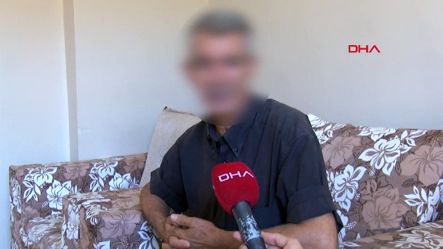 LE PÈRE DU TERRORISME FÉMININ TRAITÉ PAR LES SOLDATS MAINS CLASSÉES ET MONTRÉ ENSEIGNER