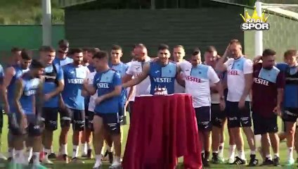 Trabzonspor idmanında Gomez’e doğum günü kutlaması