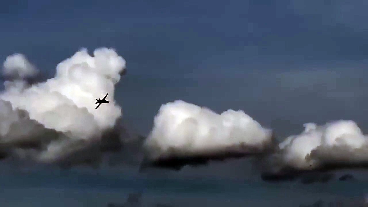 Plane crashes at Thunder Over Michigan air show at Willow Run Airport