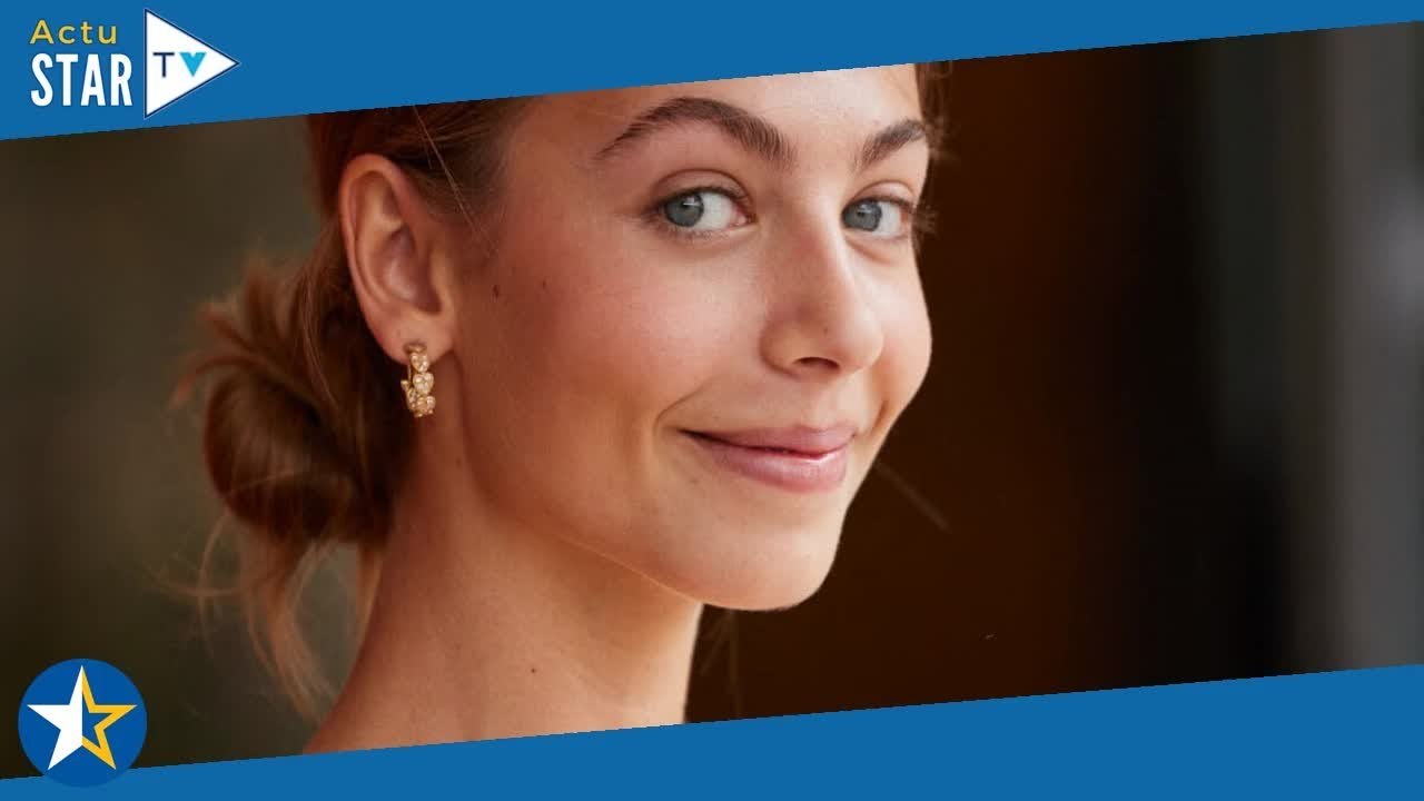 PHOTO Stella Belmondo enlacée avec un jeune homme  photo câline pour fêter ses 20 ans