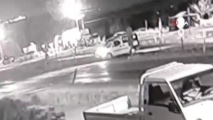 Kontrolsüz kavşaktan geçmek için 2 dakika 50 saniye beklediler, ölümden kaçamadılar