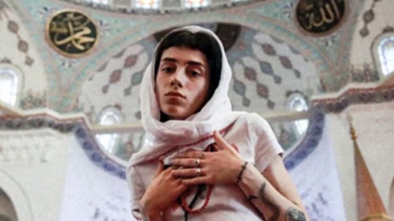 Kocatepe Camii'nde çekilen görüntüler! Yönetmen Bilal Kısa ve Ezgi C. gözaltına alındı mı?