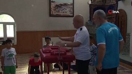 Kur’an kursuna gelen çocuklar için bilek güreşi turnuvası düzenlendi