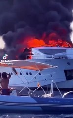Yatch di lusso prende fuoco a Formentera