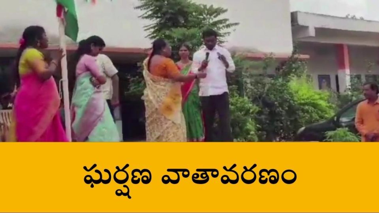 రంగారెడ్డి: టీచర్లు, పేరెంట్స్ మధ్య వాగ్వాదం..!