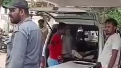 नरसिंहपुर: तेज रफ्तार ट्रक ने पिता पुत्र को मारी जोरदार टक्कर, घायलों का जारी उपचार