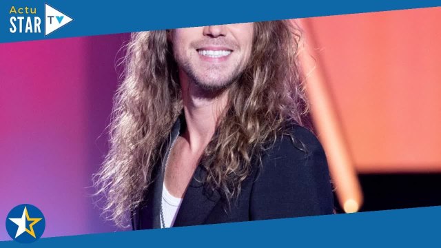 Julien Doré se dévoile avec son fils aux cheveux bruns rares photos pour une baignade sauvage, pré