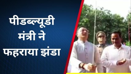 शाहजहांपुर: पीडब्ल्यूडी मंत्री जितिन प्रसाद ने झंडा फहराया, पीएम मोदी का लाइव भाषण सुना